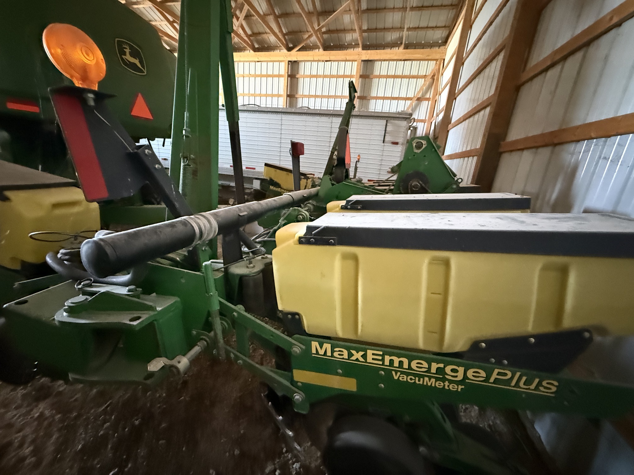 2001 John Deere 1760 Planter