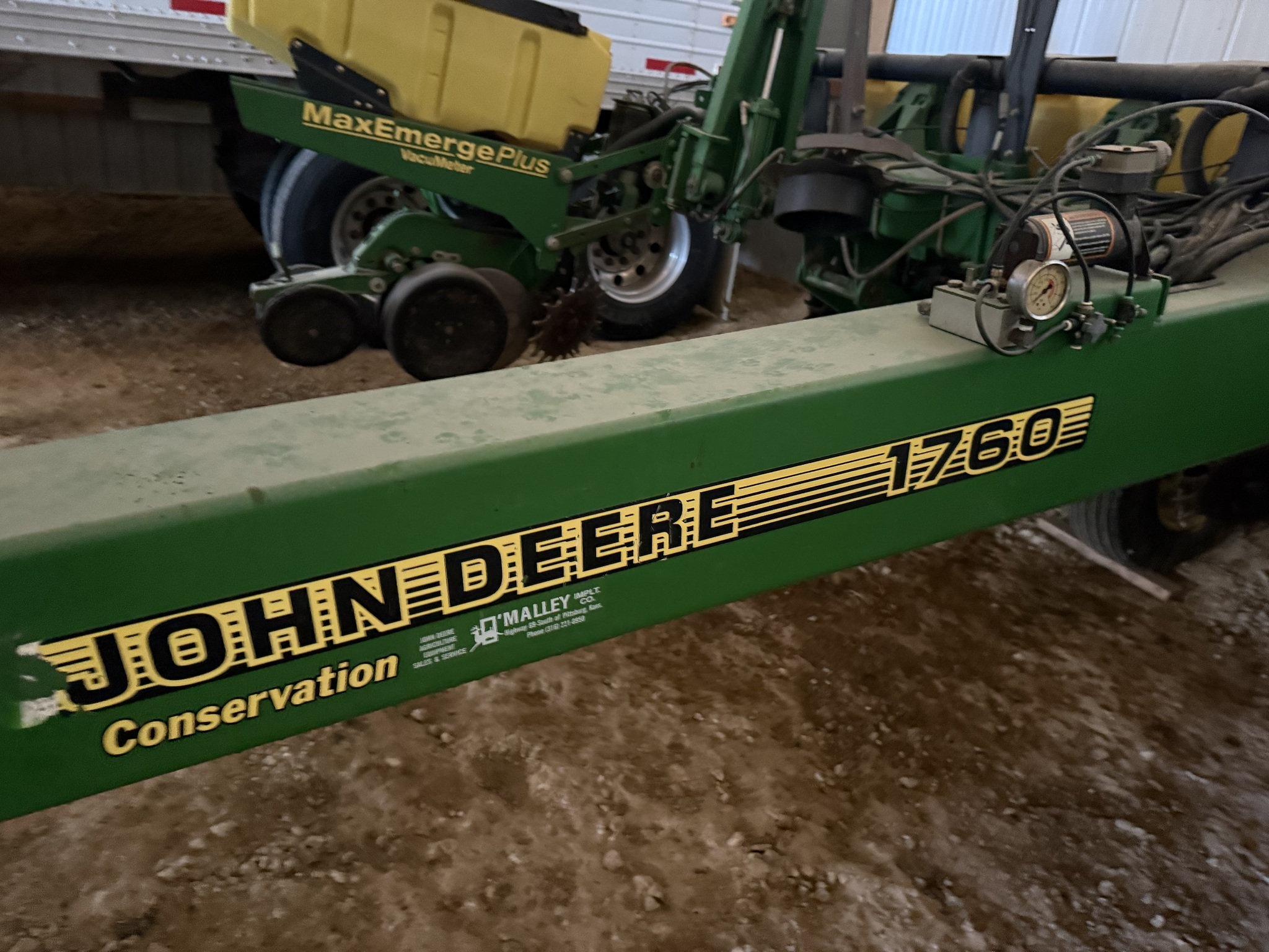 2001 John Deere 1760 Planter