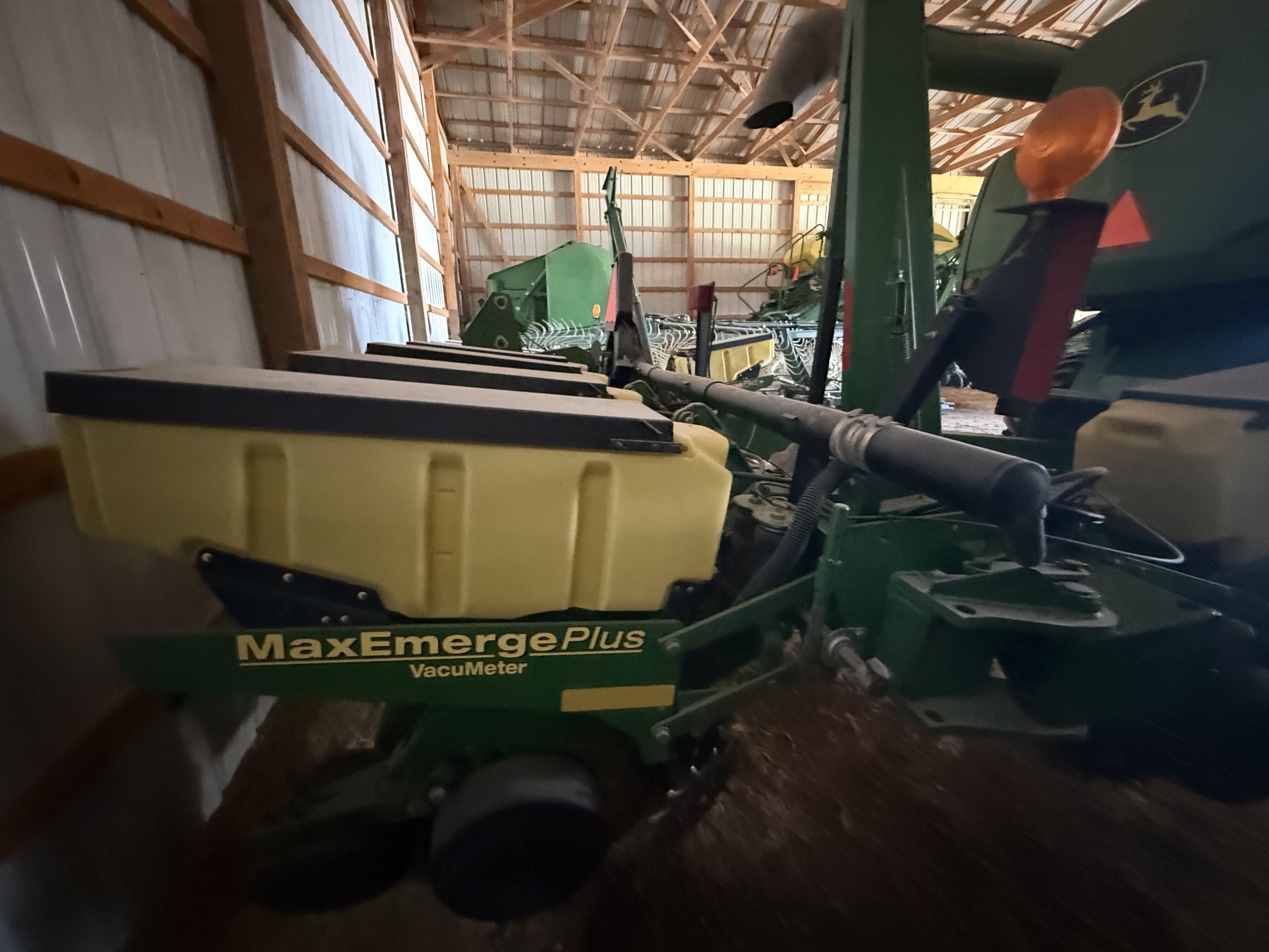 2001 John Deere 1760 Planter