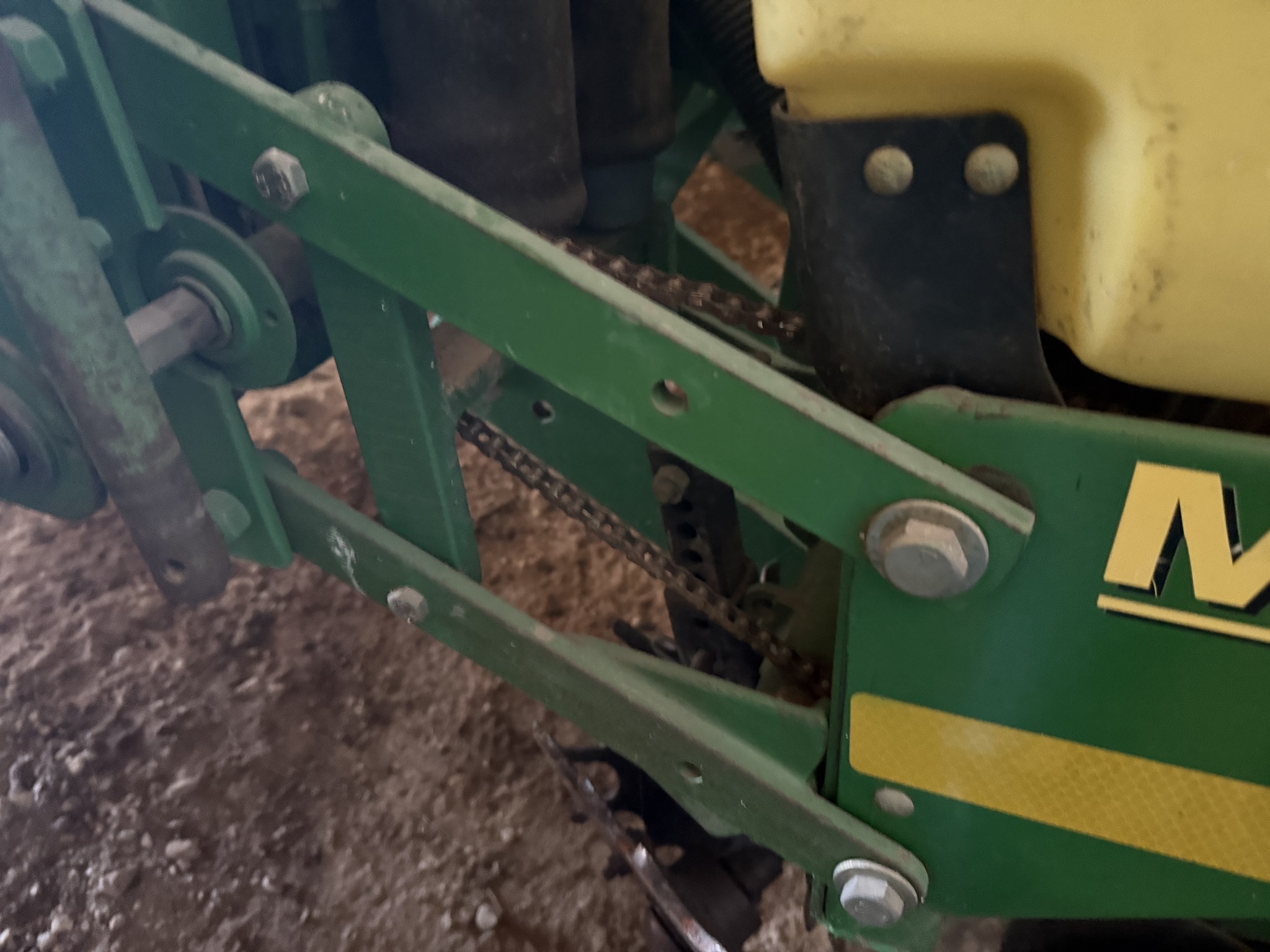 2001 John Deere 1760 Planter