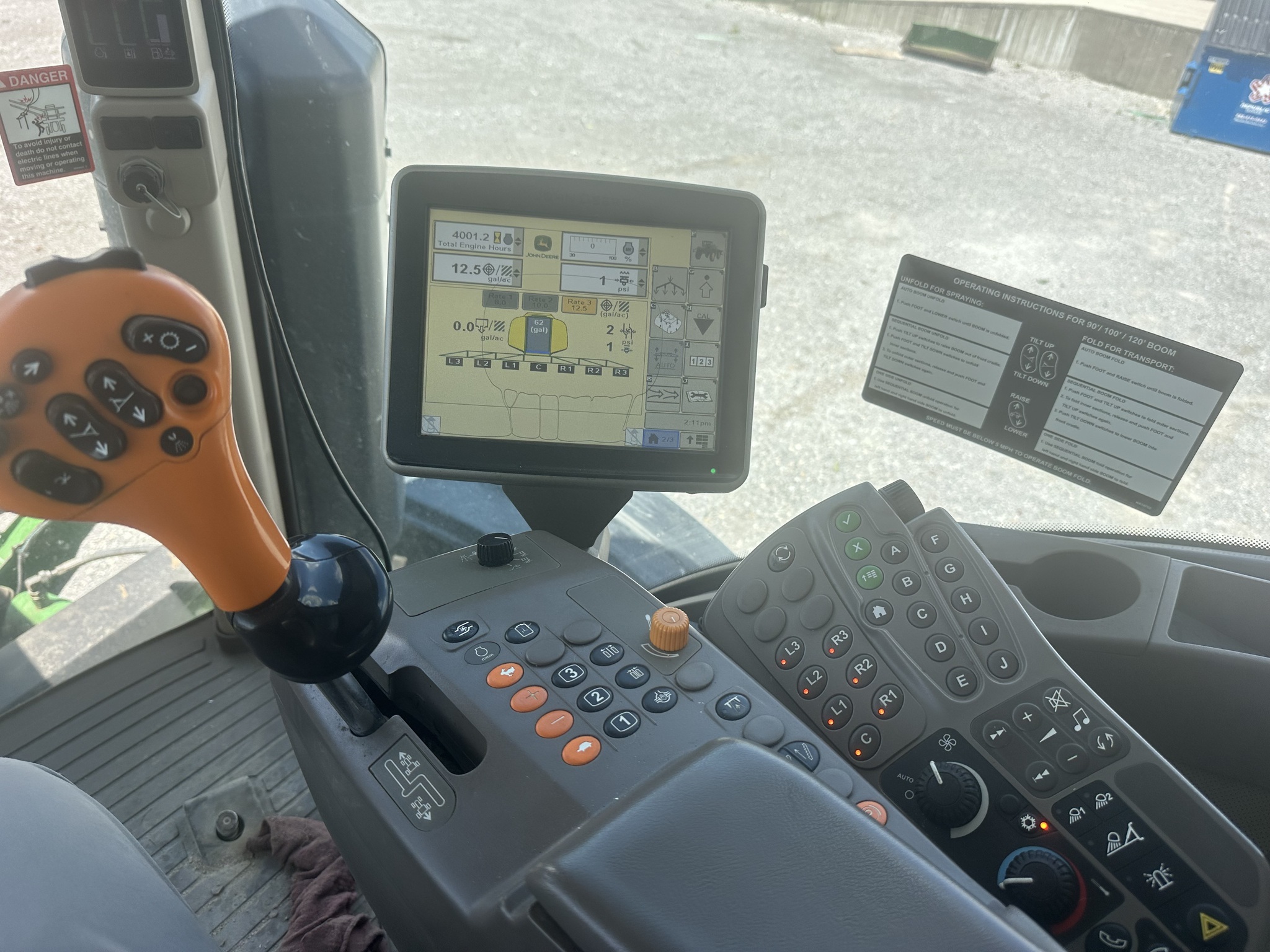 2015 John Deere R4030 Self-Propelled Sprayer
