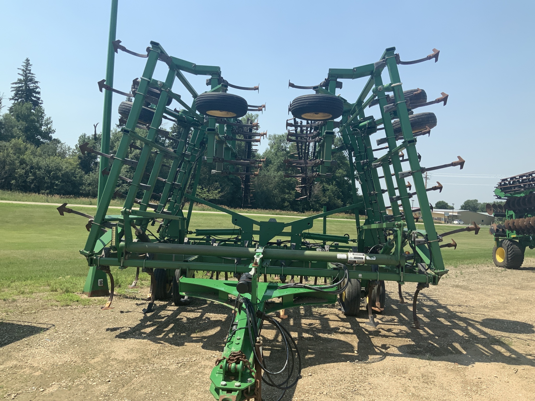 2006 John Deere 2210 Field Cultivator