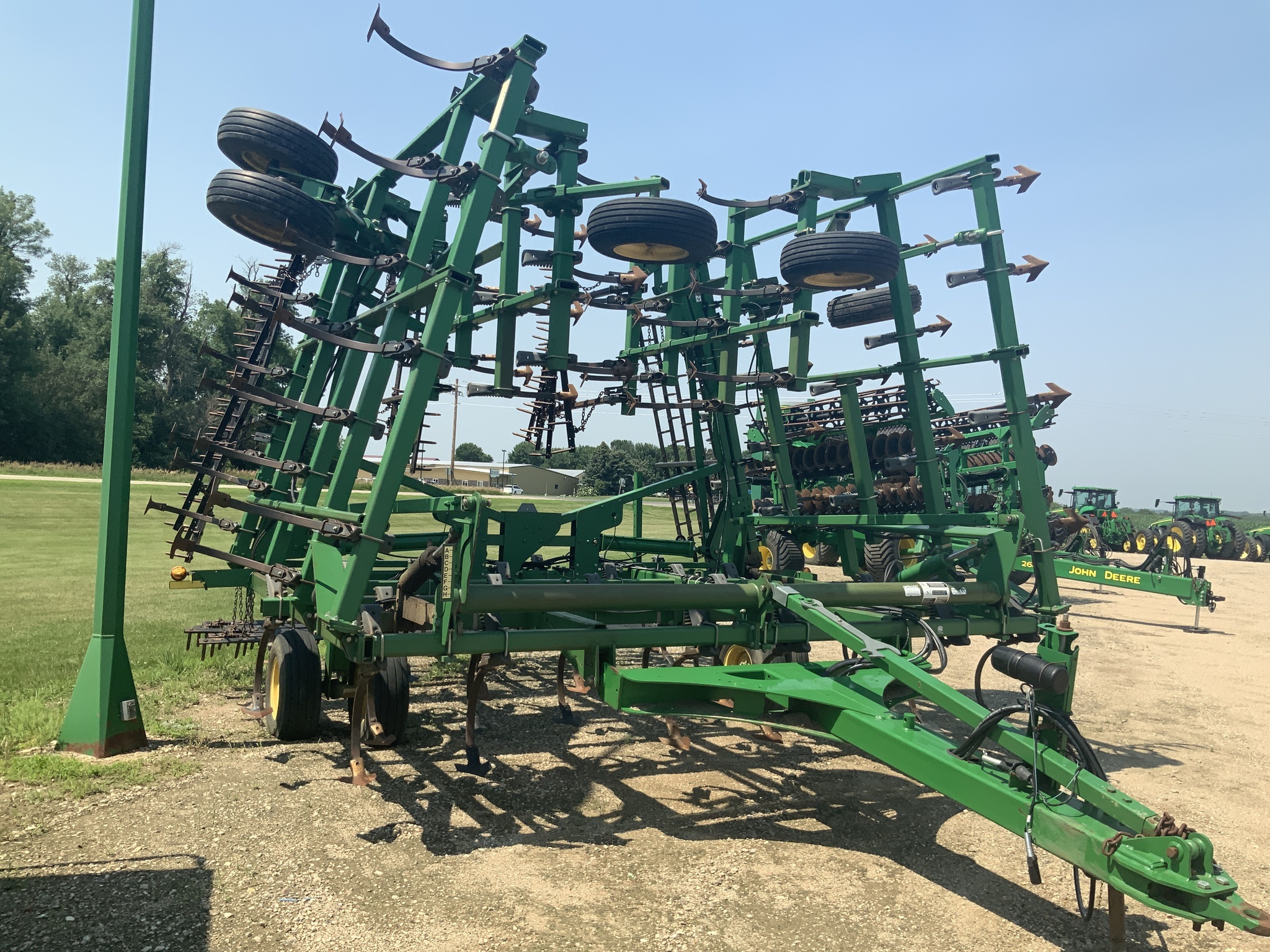 2006 John Deere 2210 Field Cultivator