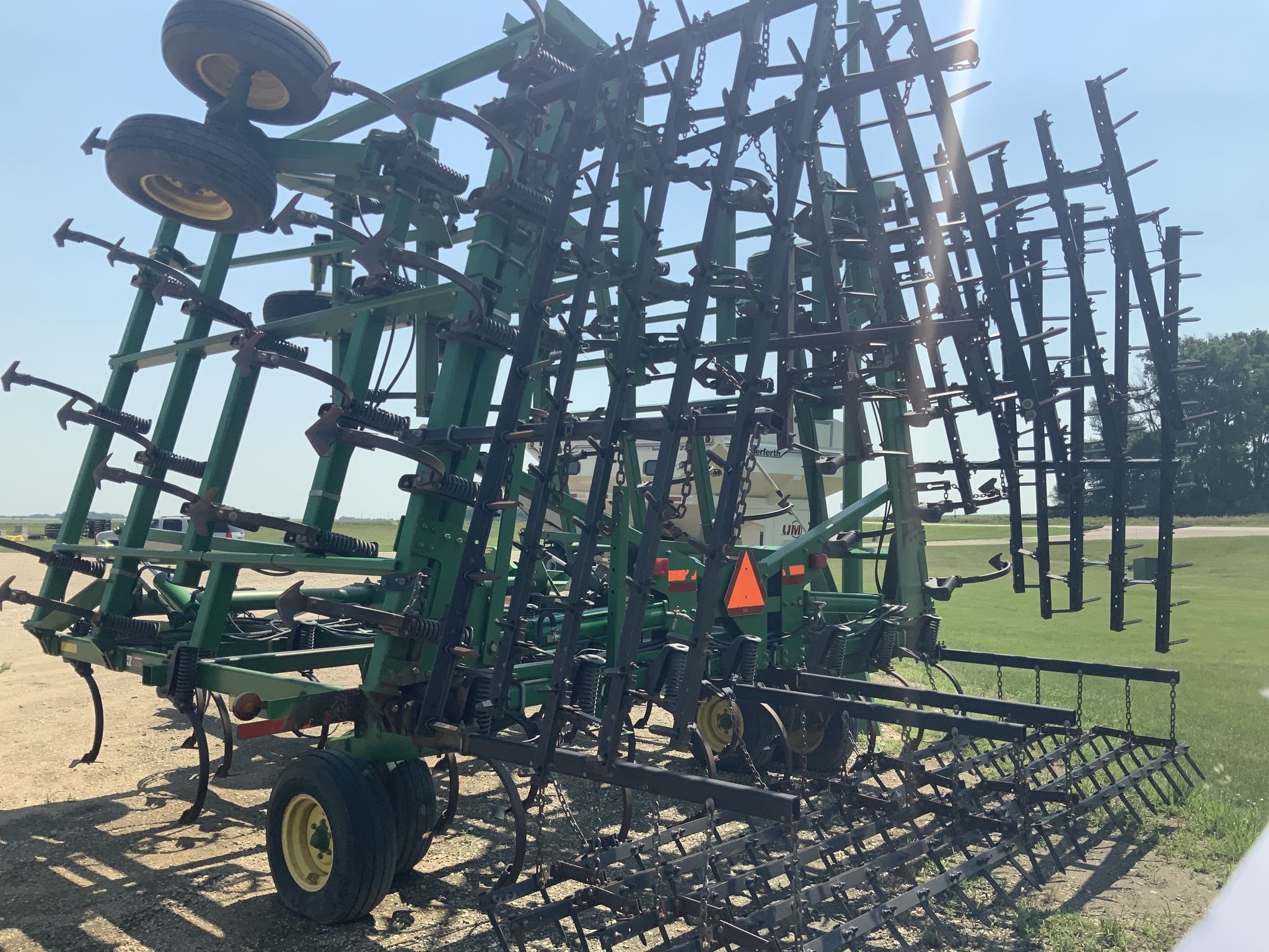 2006 John Deere 2210 Field Cultivator
