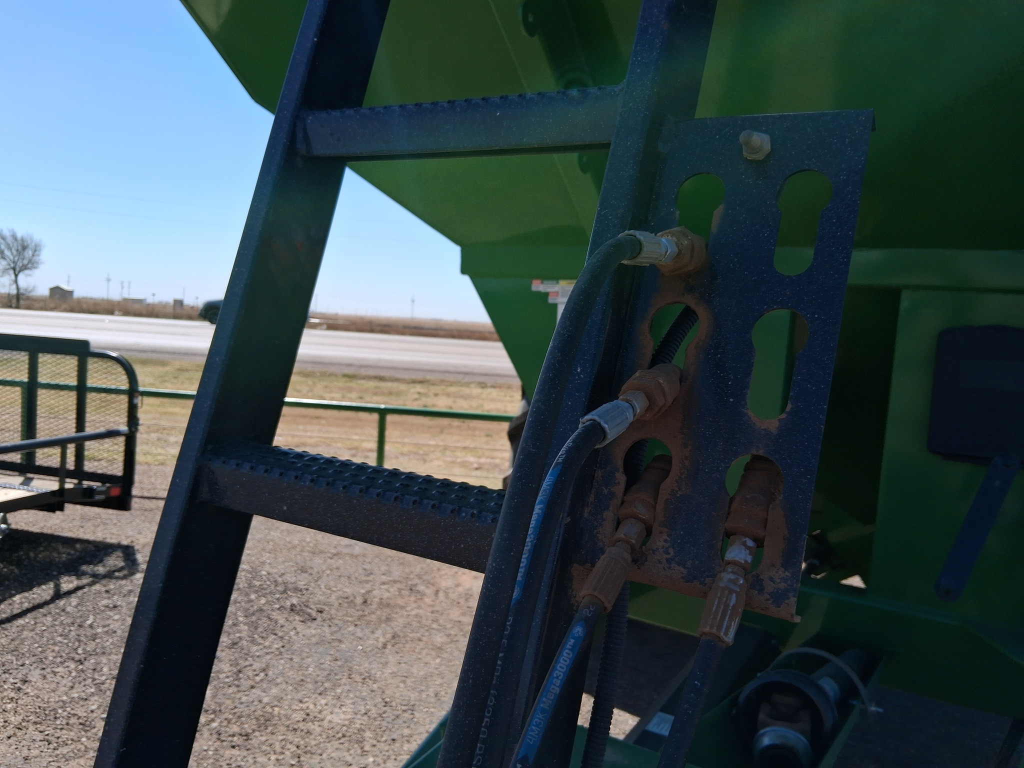 2024 Crust Buster 1075 Grain Cart
