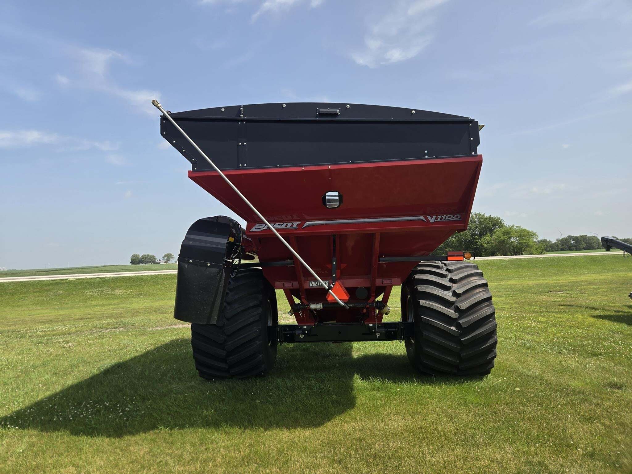 2024 Brent V1100 Grain Cart
