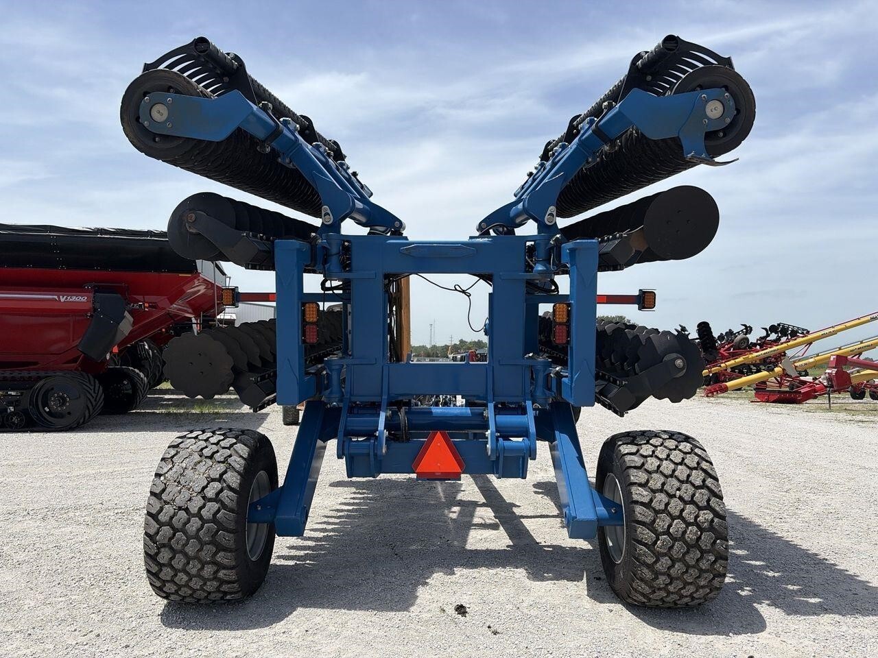 2023 Kinze MACH TILL 261 Disk