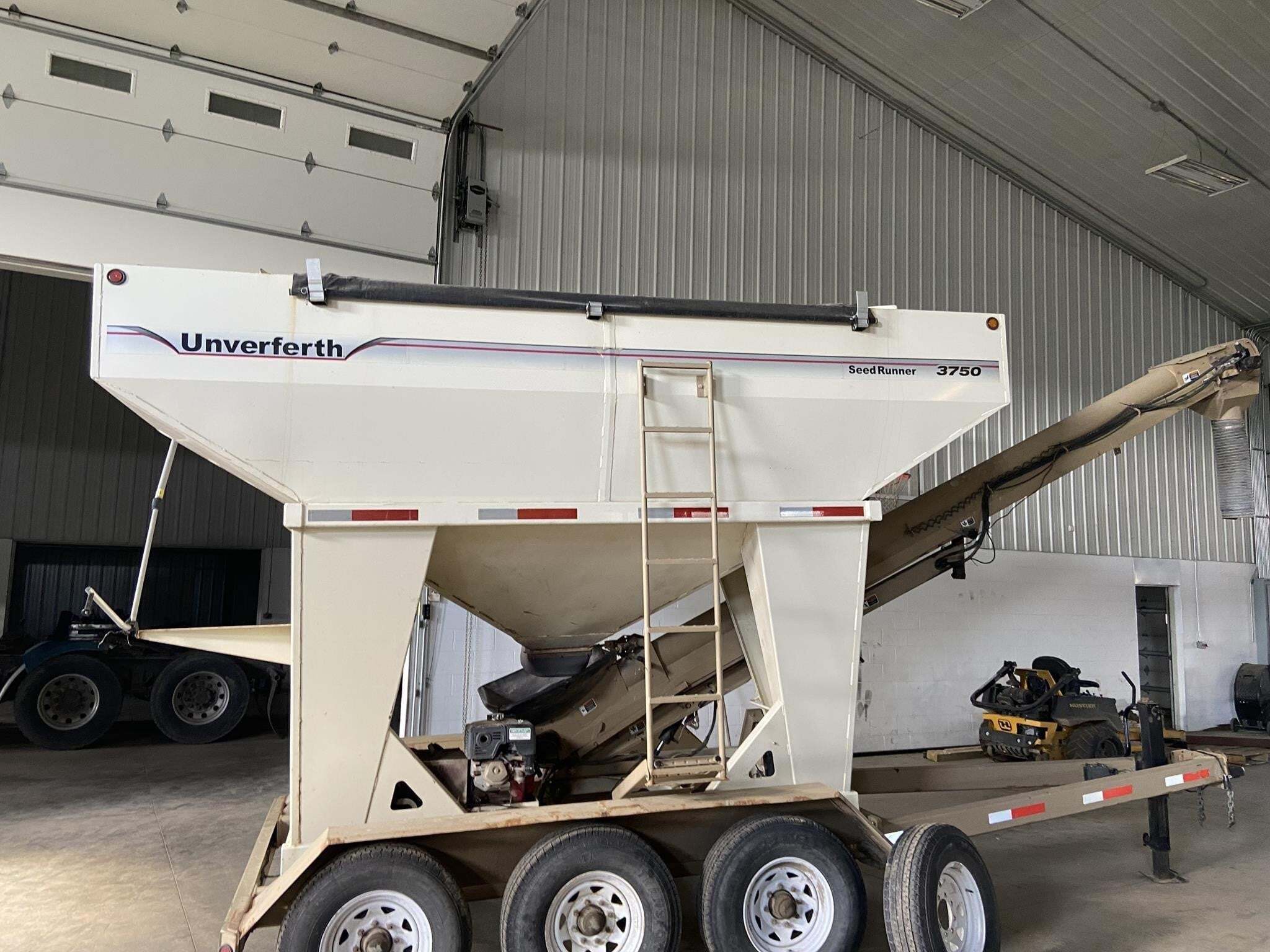 2010 Unverferth 3750 Seed Tender