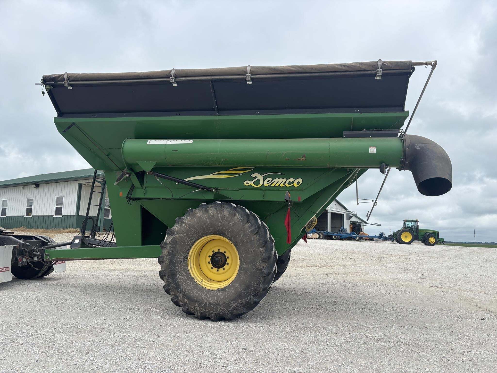 2009 Demco 1050 Grain Cart