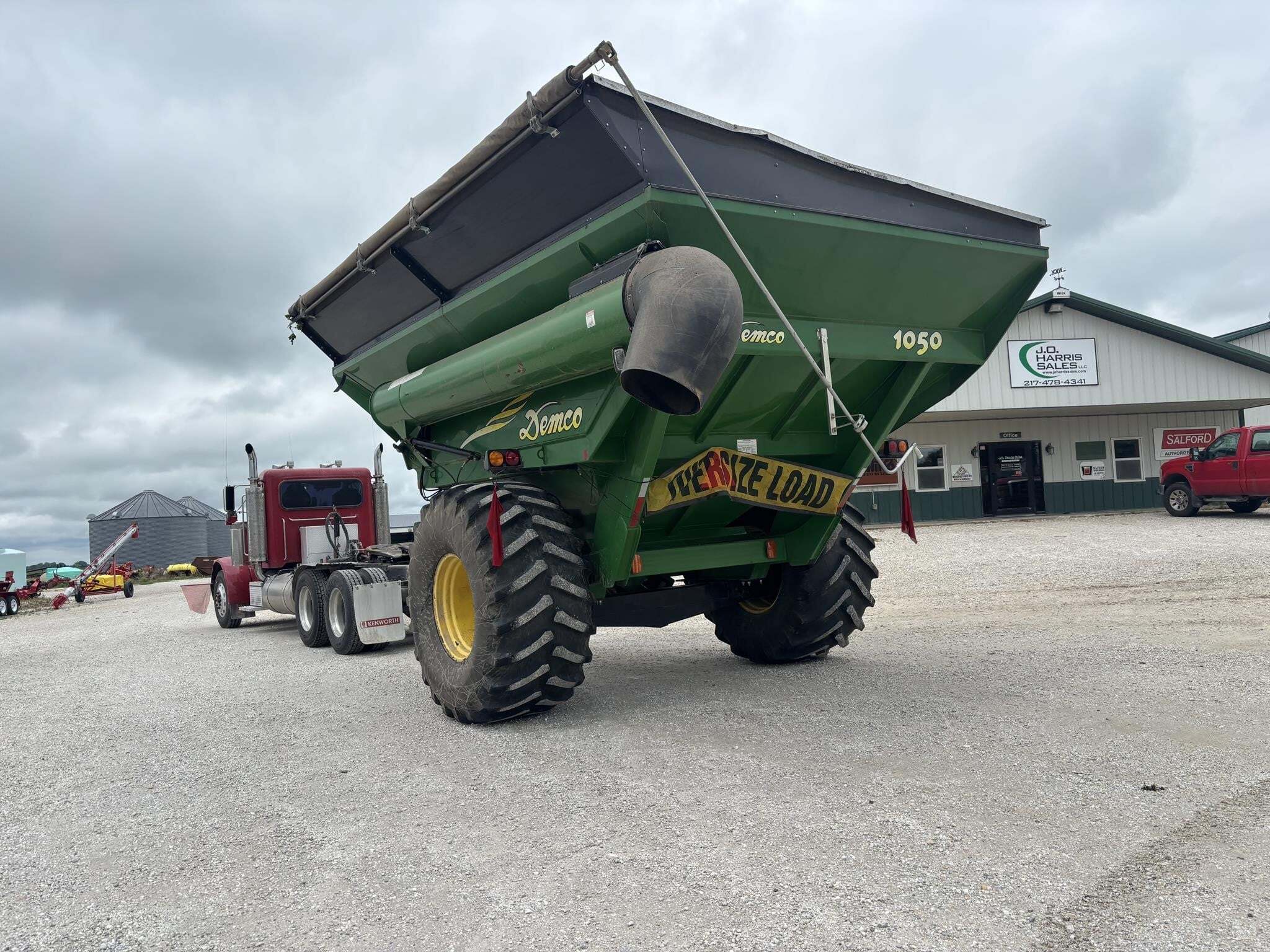 2009 Demco 1050 Grain Cart