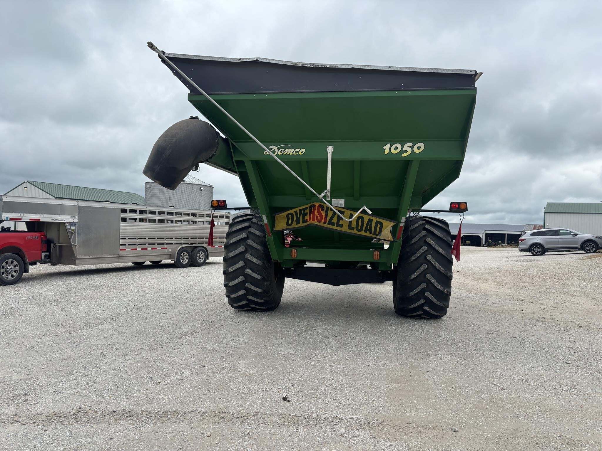 2009 Demco 1050 Grain Cart