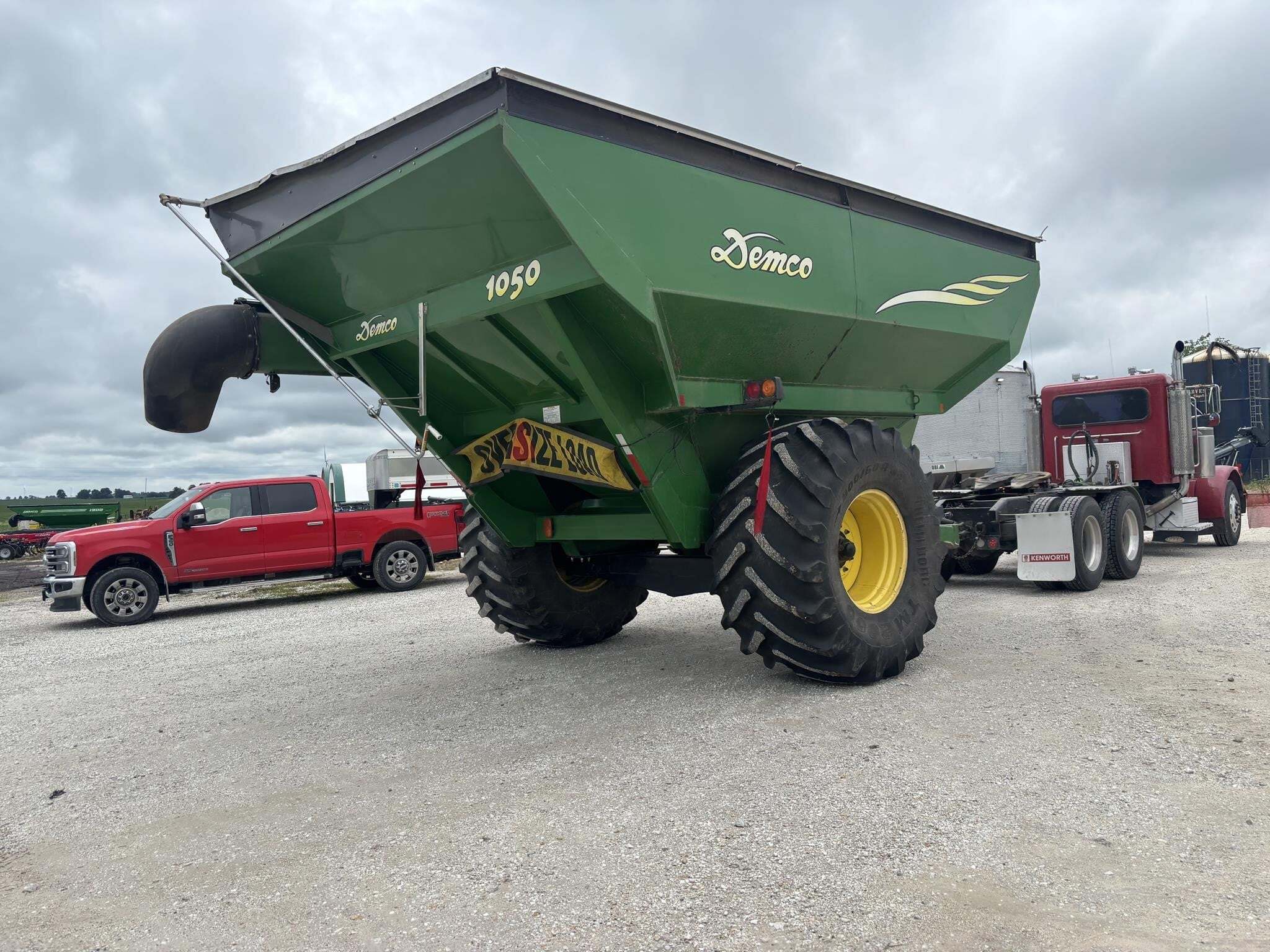 2009 Demco 1050 Grain Cart