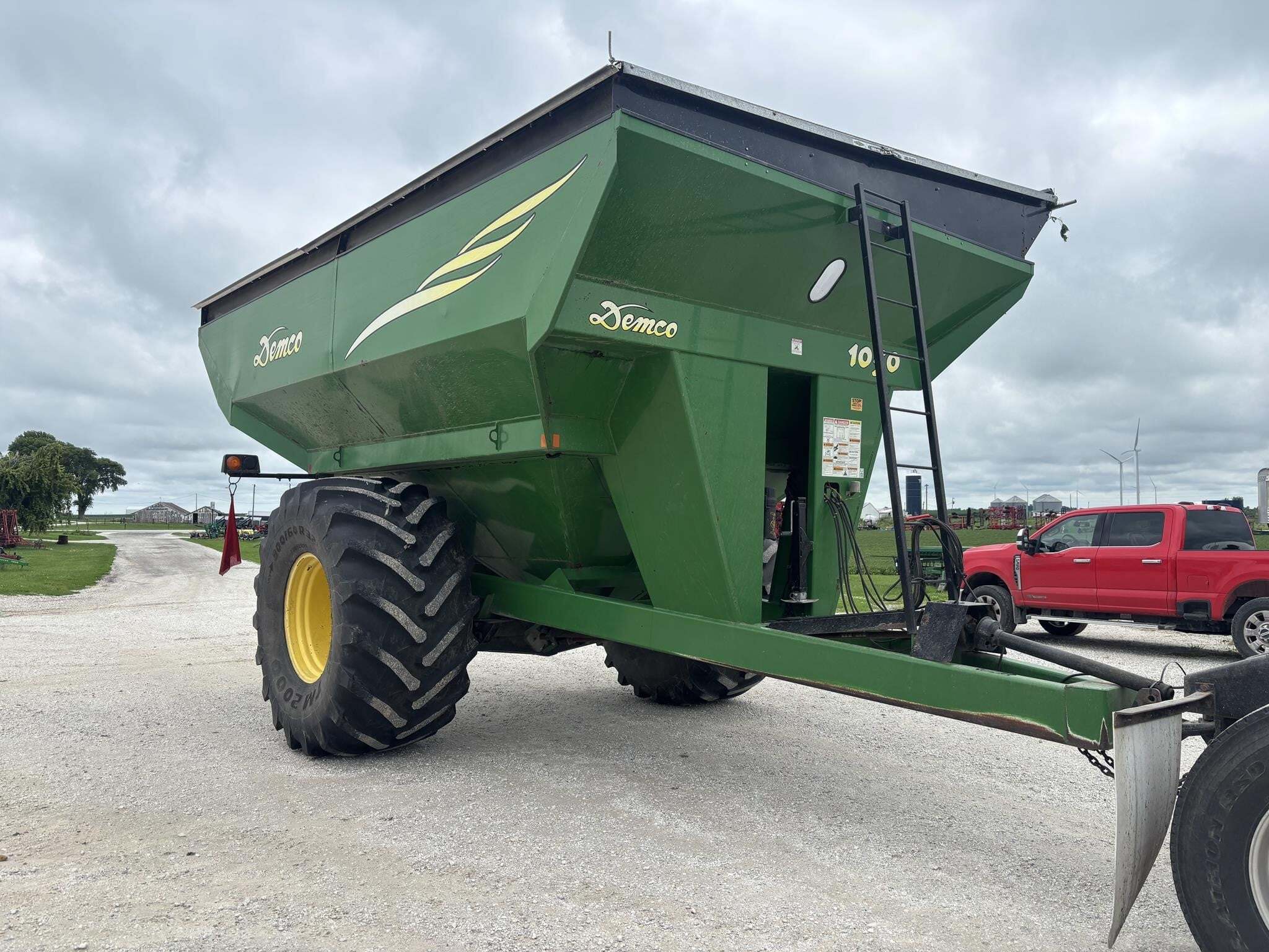 2009 Demco 1050 Grain Cart