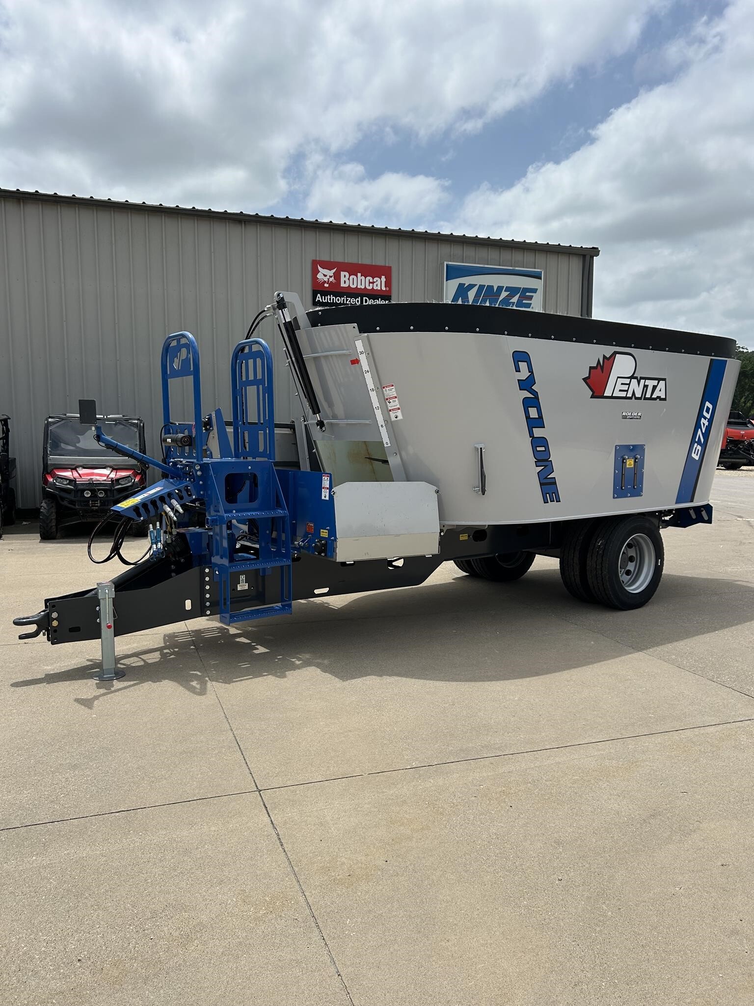 2025 Penta 6740 Feed Wagon