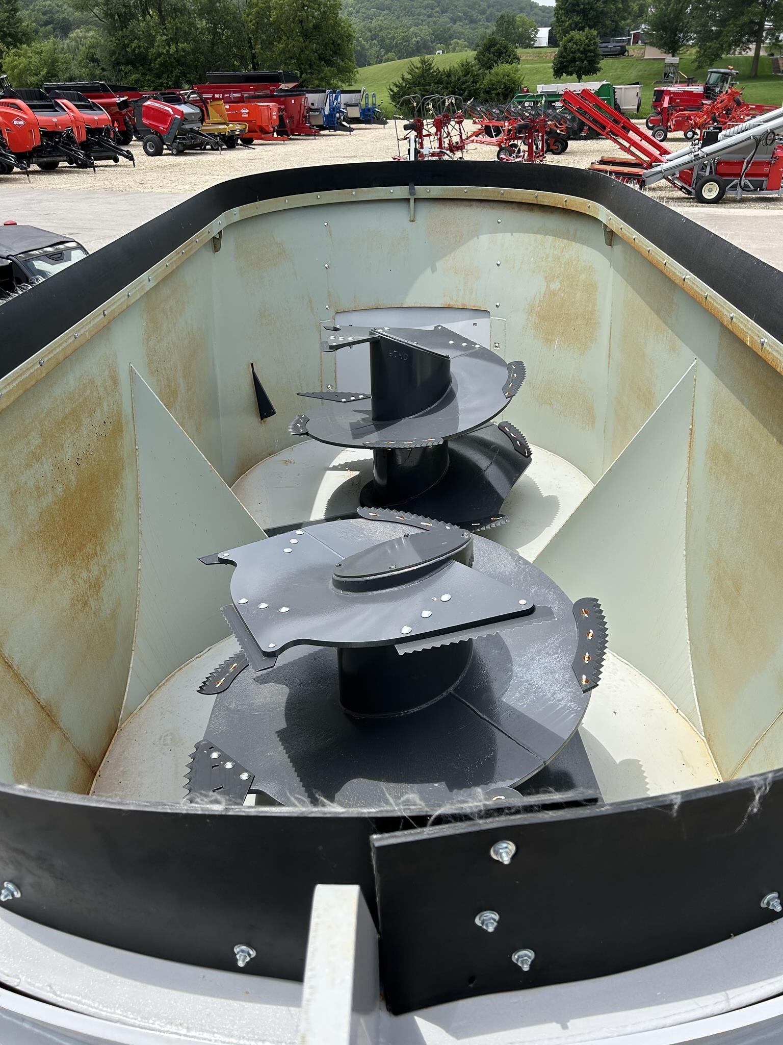 2025 Penta 6740 Feed Wagon