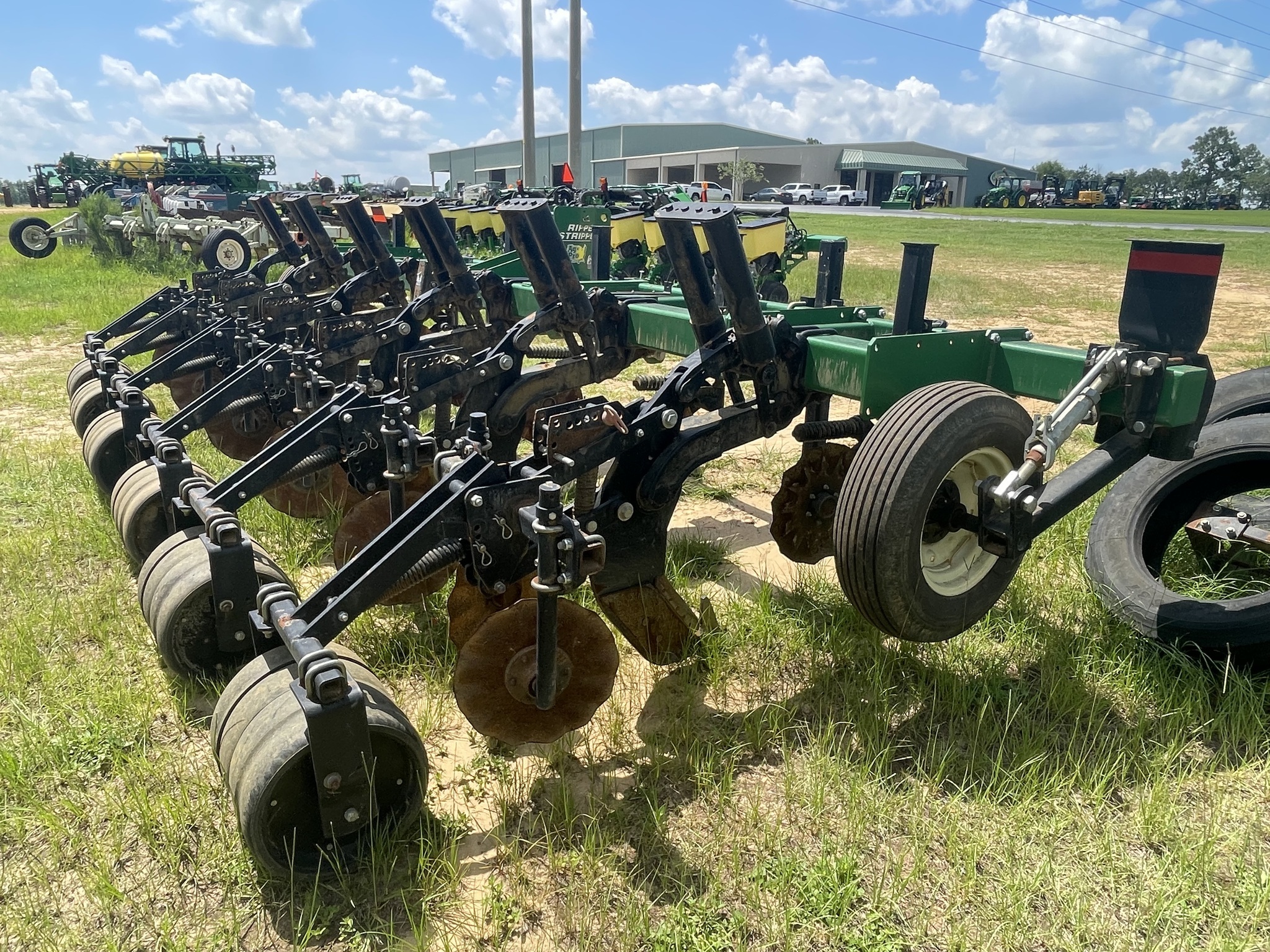 2019 Unverferth 332 Strip-Till