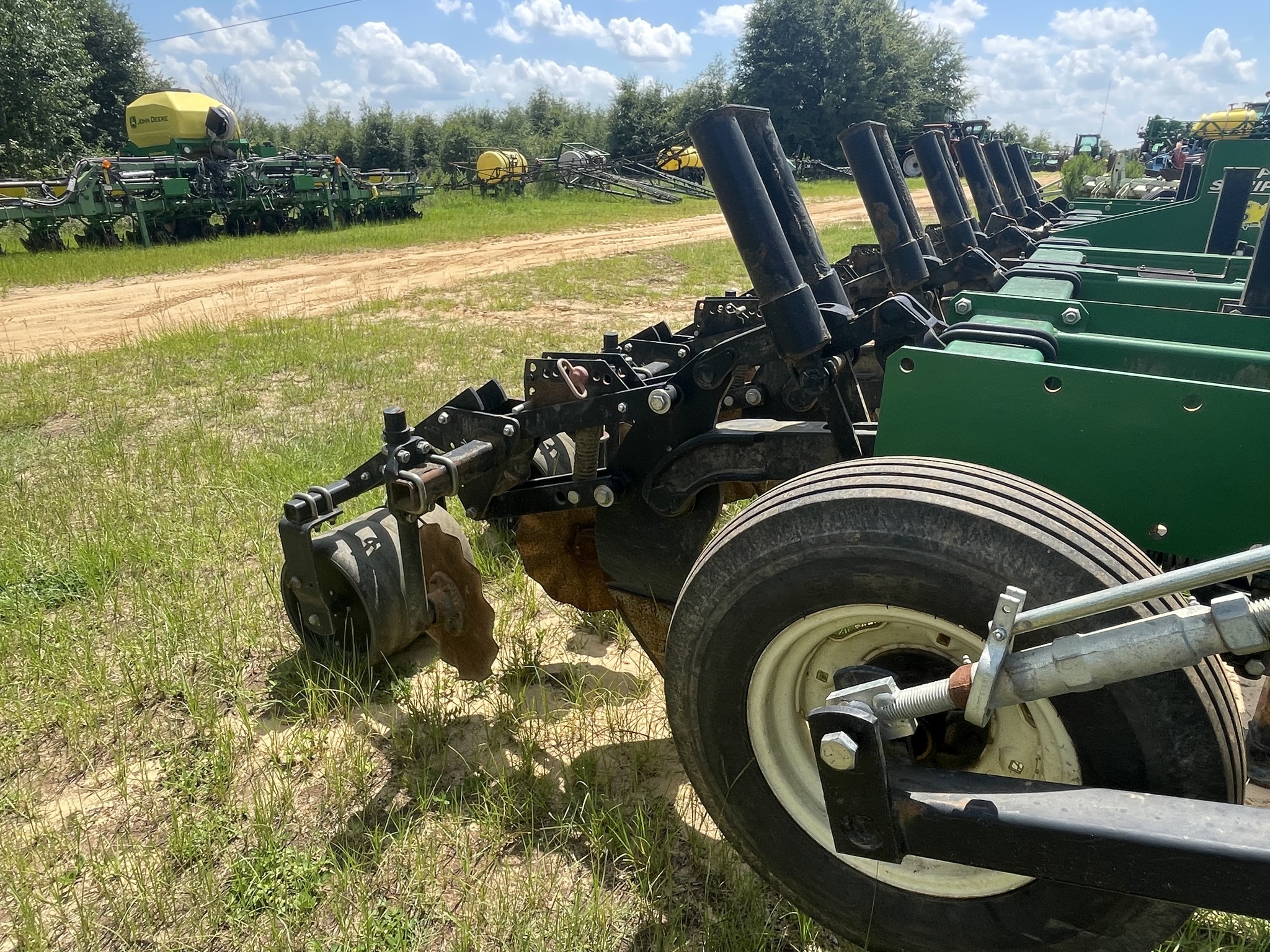 2019 Unverferth 332 Strip-Till
