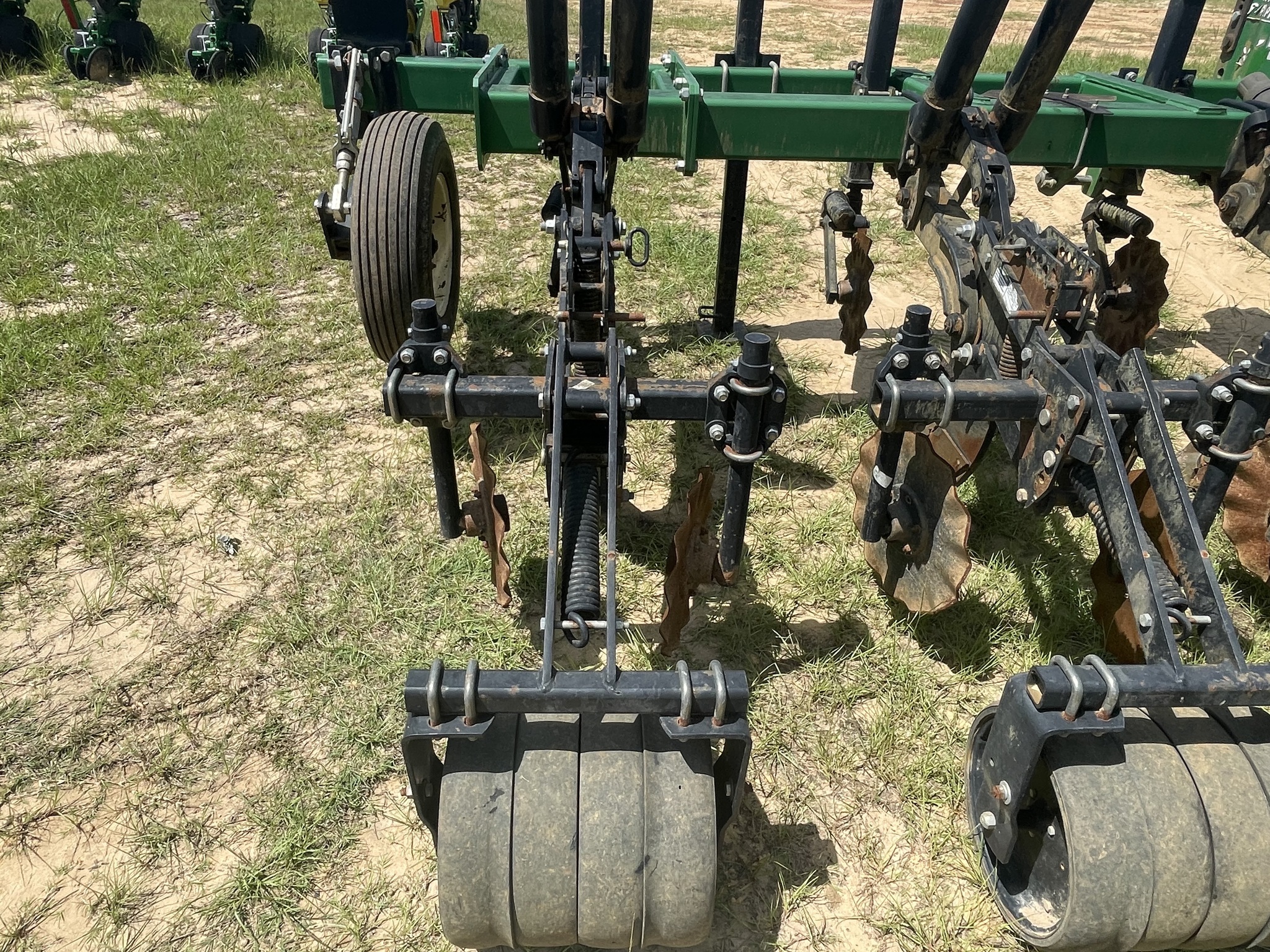 2019 Unverferth 332 Strip-Till