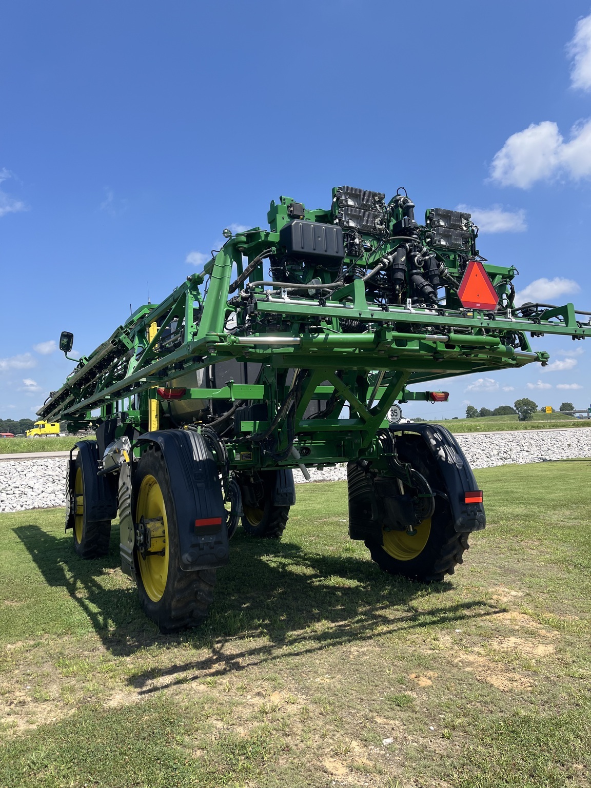 2025 John Deere 410R Self-Propelled Sprayer