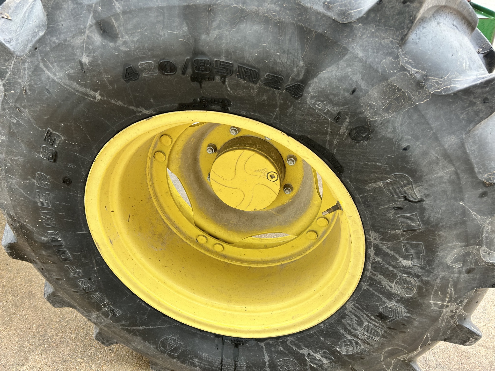 2014 John Deere 6125R Tractor