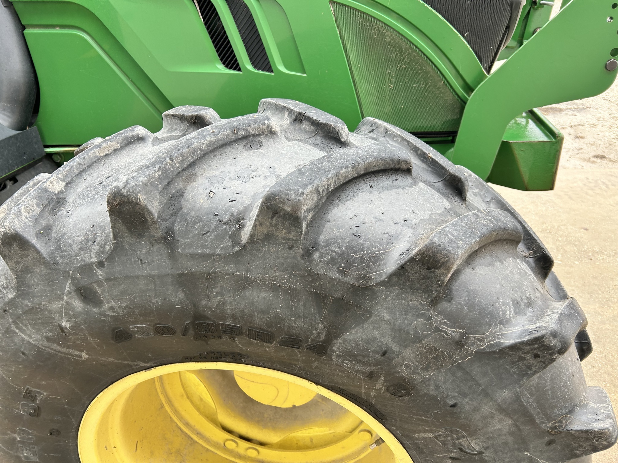 2014 John Deere 6125R Tractor