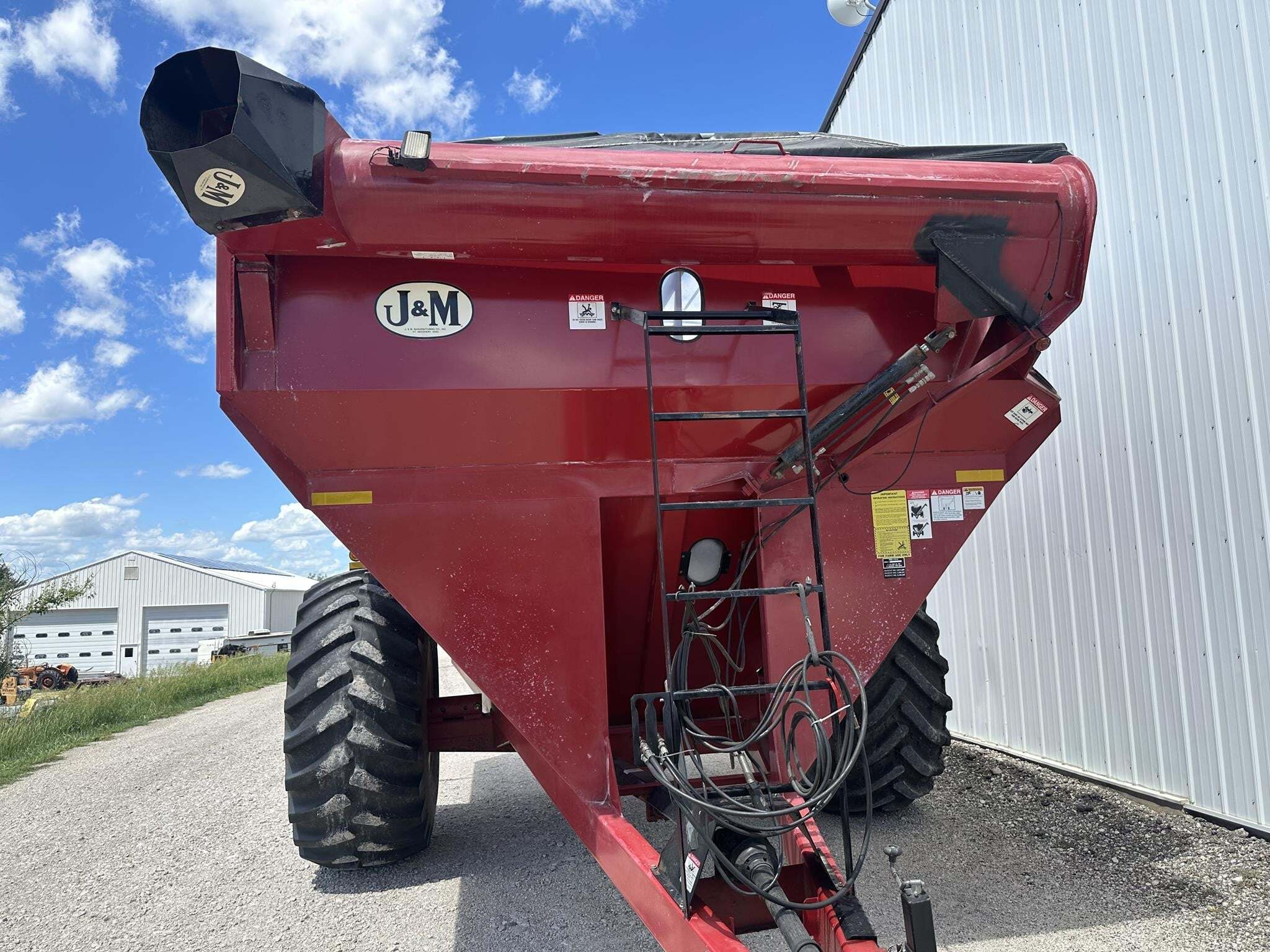  J&M 875-16 Grain Cart