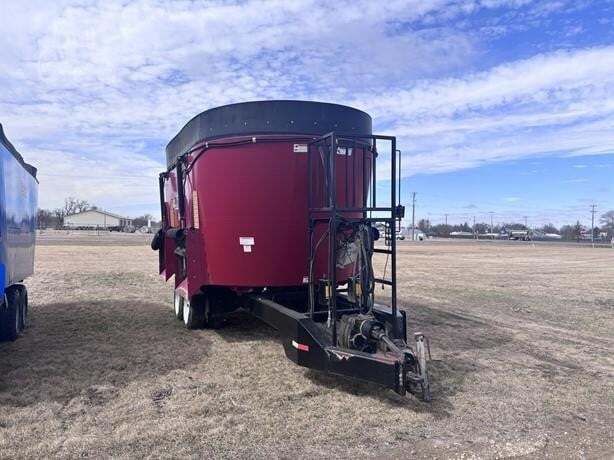 2018 Cloverdale 1100T Feed Wagon