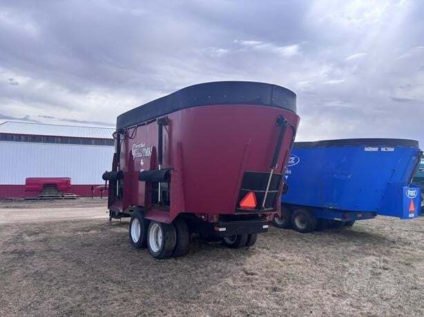 2018 Cloverdale 1100T Feed Wagon