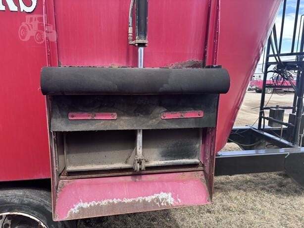 2018 Cloverdale 1100T Feed Wagon