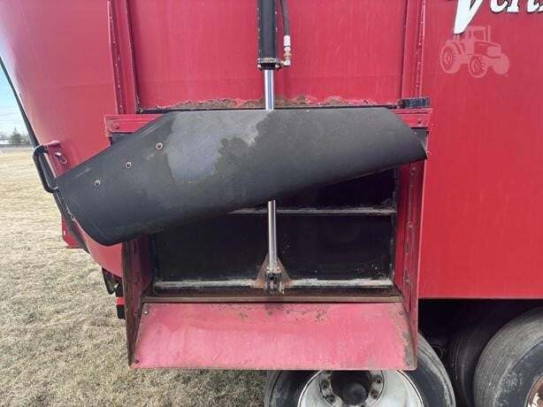 2018 Cloverdale 1100T Feed Wagon