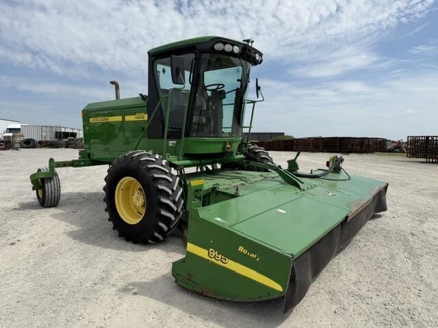  John Deere 4995 Self-Propelled Windrowers and Swather