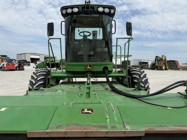  John Deere 4995 Self-Propelled Windrowers and Swather