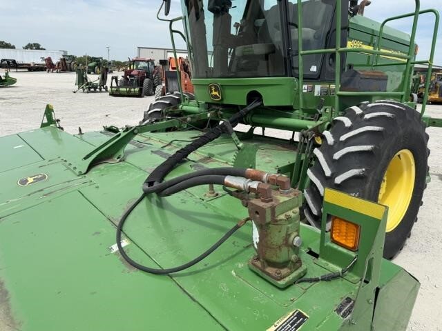  John Deere 4995 Self-Propelled Windrowers and Swather