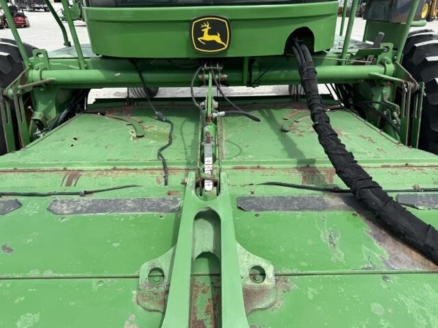  John Deere 4995 Self-Propelled Windrowers and Swather