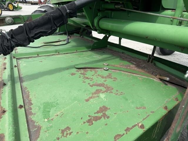  John Deere 4995 Self-Propelled Windrowers and Swather