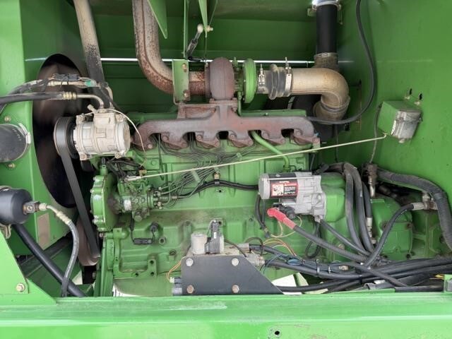  John Deere 4995 Self-Propelled Windrowers and Swather