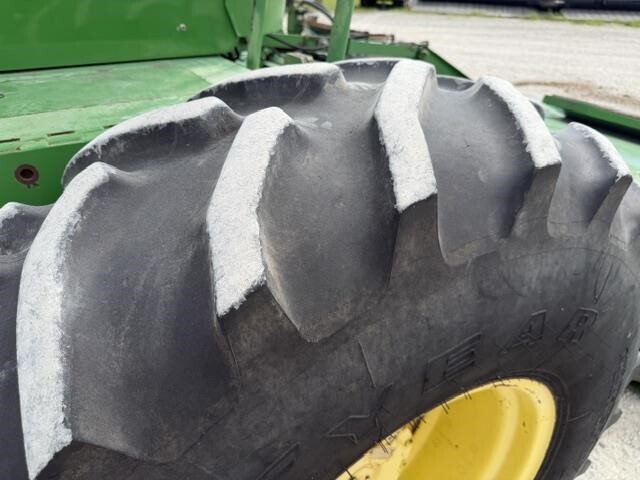 John Deere 4995 Self-Propelled Windrowers and Swather
