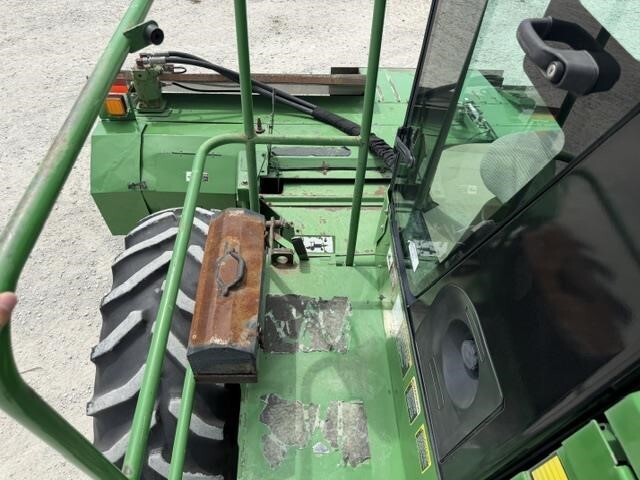  John Deere 4995 Self-Propelled Windrowers and Swather