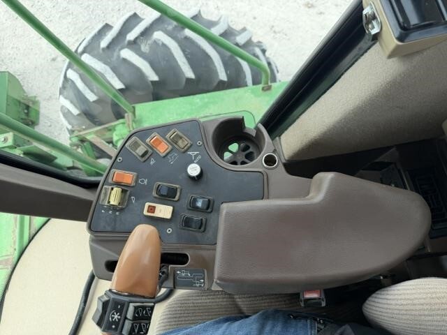  John Deere 4995 Self-Propelled Windrowers and Swather