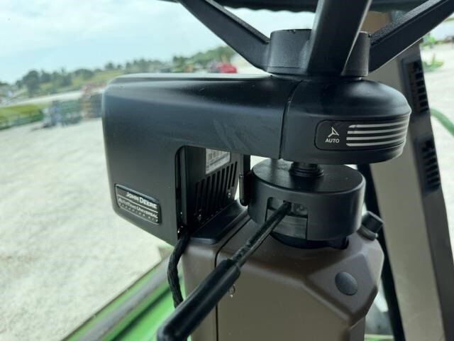  John Deere 4995 Self-Propelled Windrowers and Swather