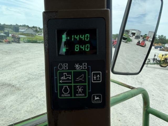  John Deere 4995 Self-Propelled Windrowers and Swather