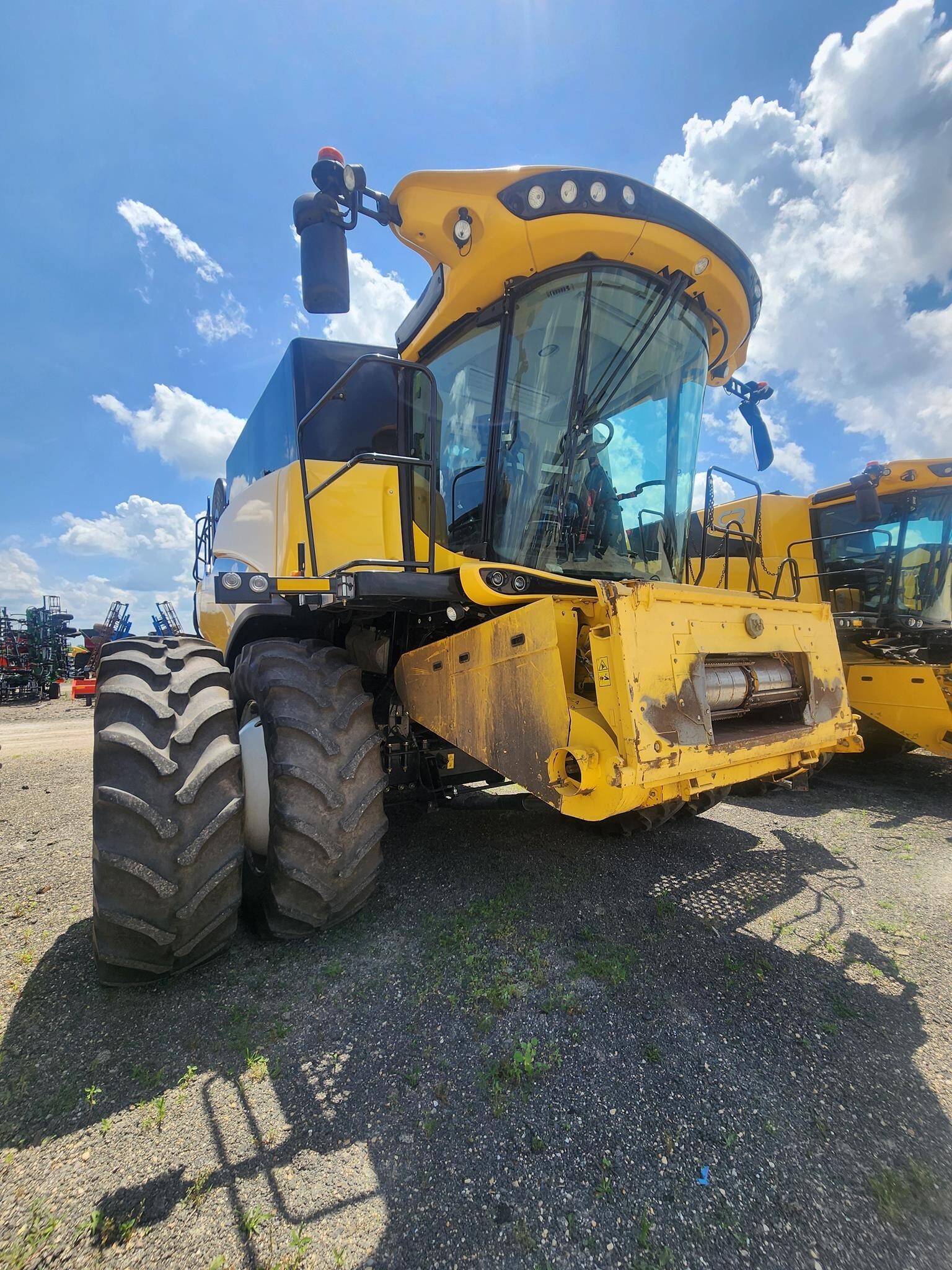 2015 New Holland CR7.90 Combine