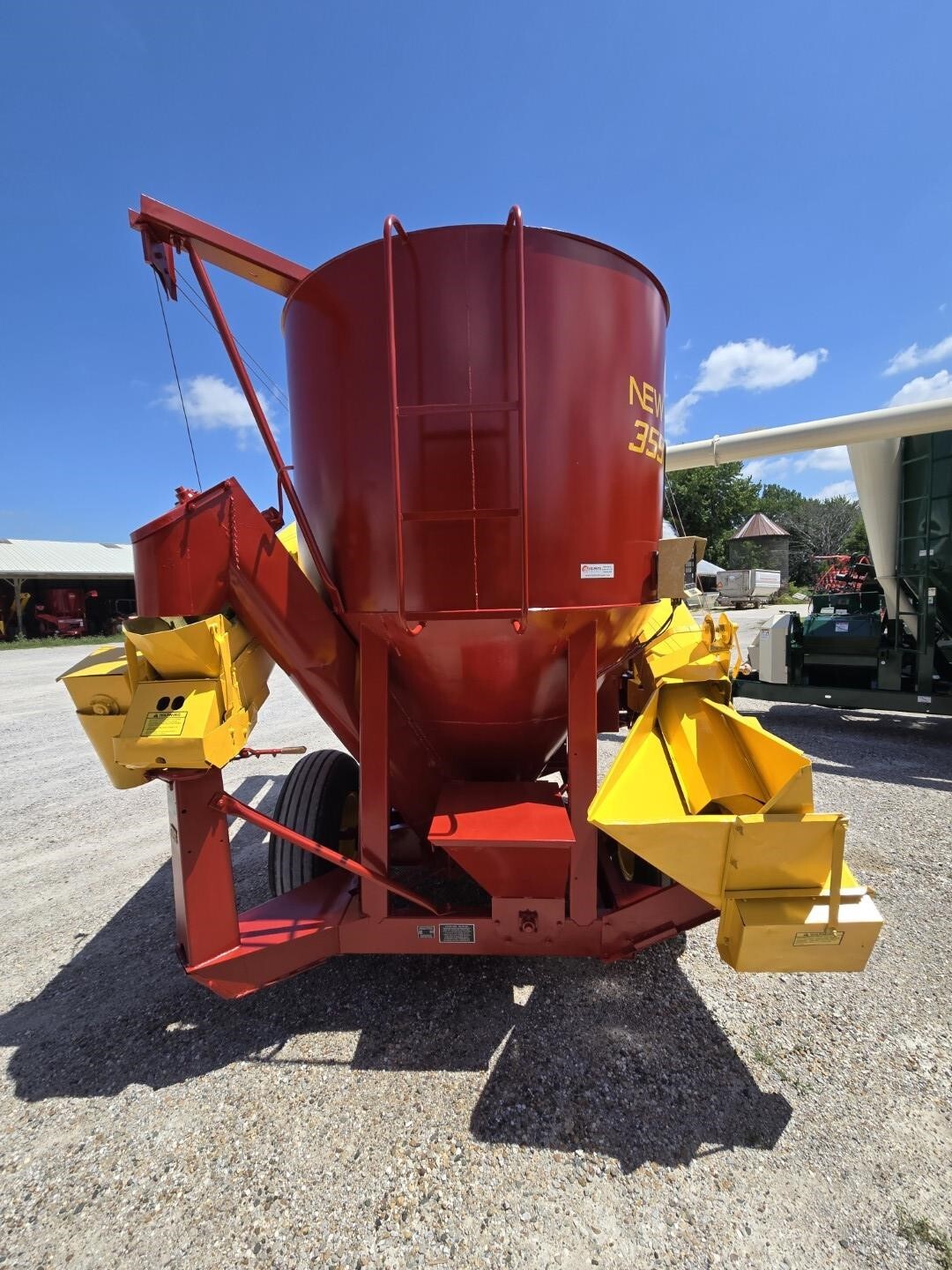  New Holland 355 Grinders and Mixer