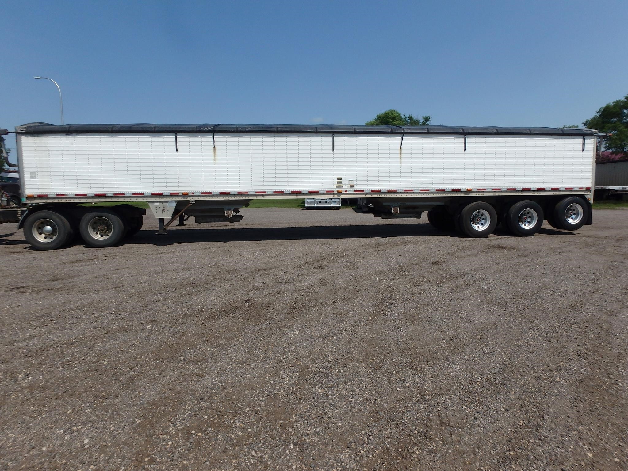 2010 Wilson Pacesetter Grain Trailer