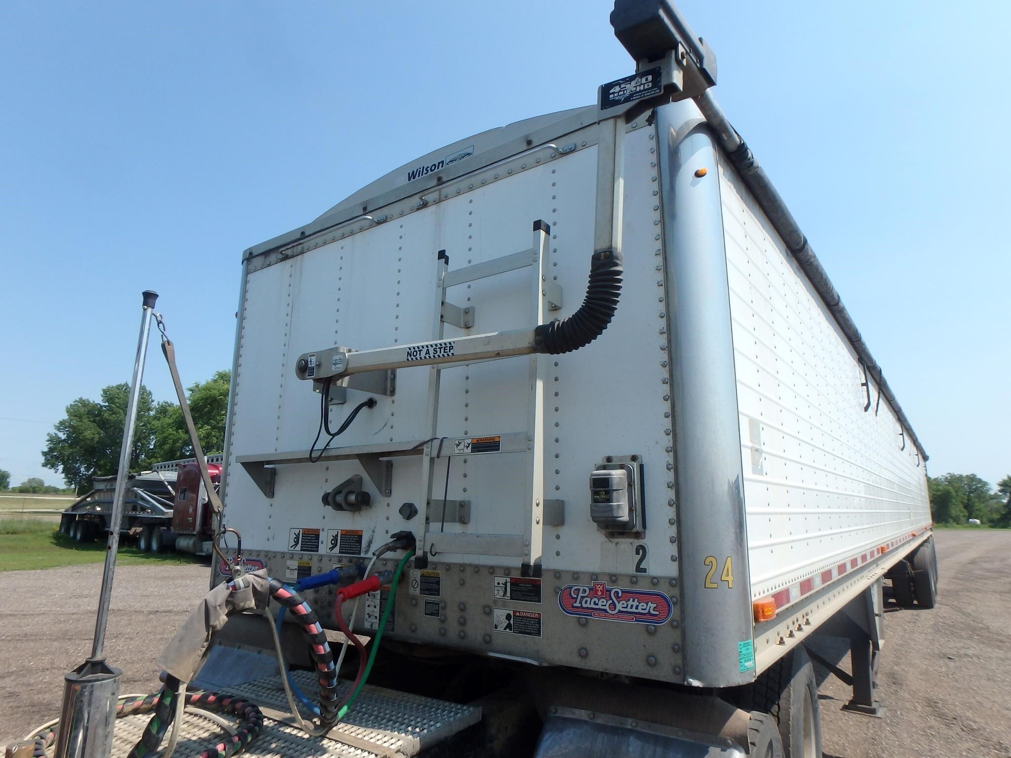 2010 Wilson Pacesetter Grain Trailer