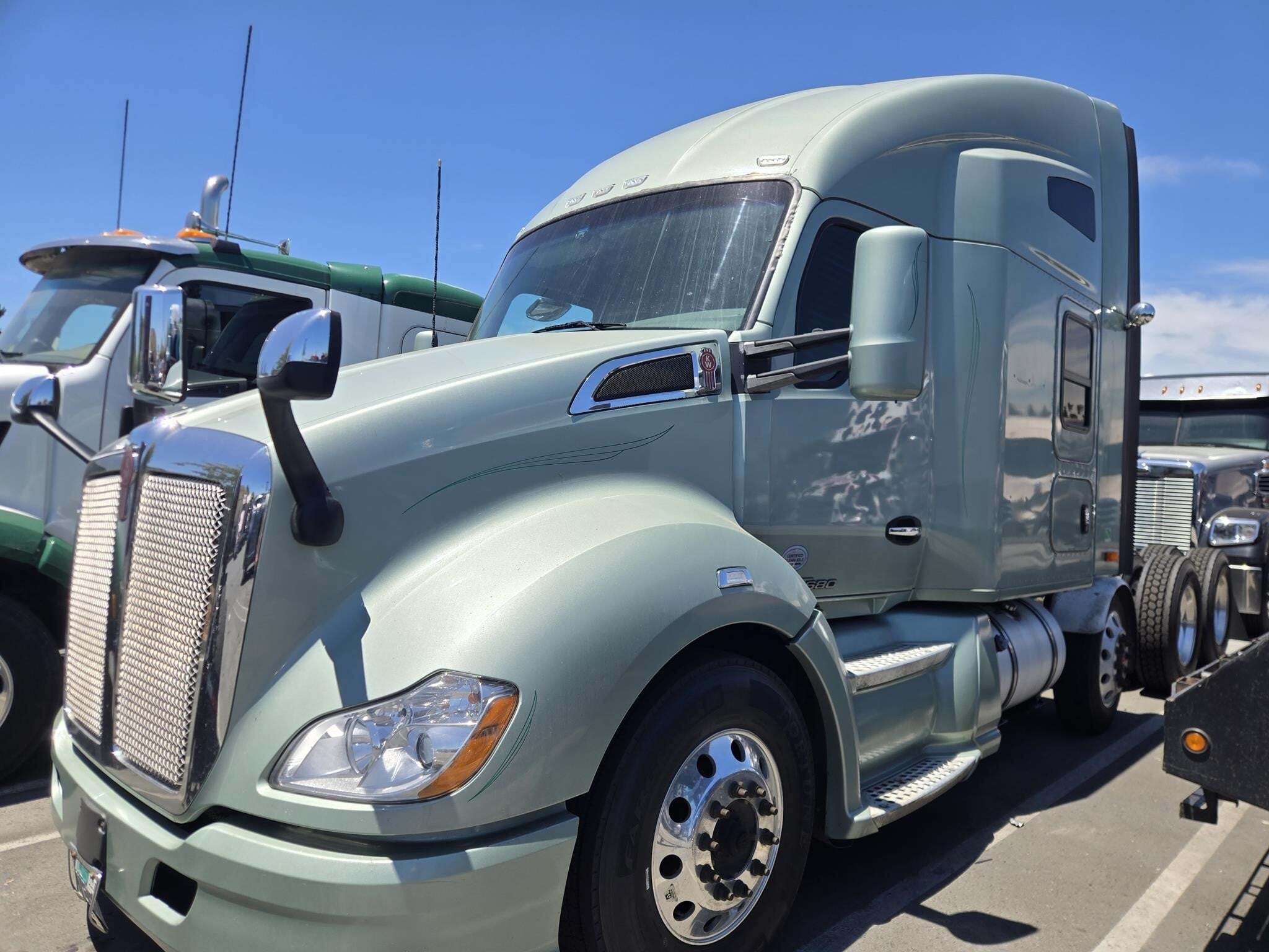 2019 Kenworth T680 Semi Trucks/Trailer
