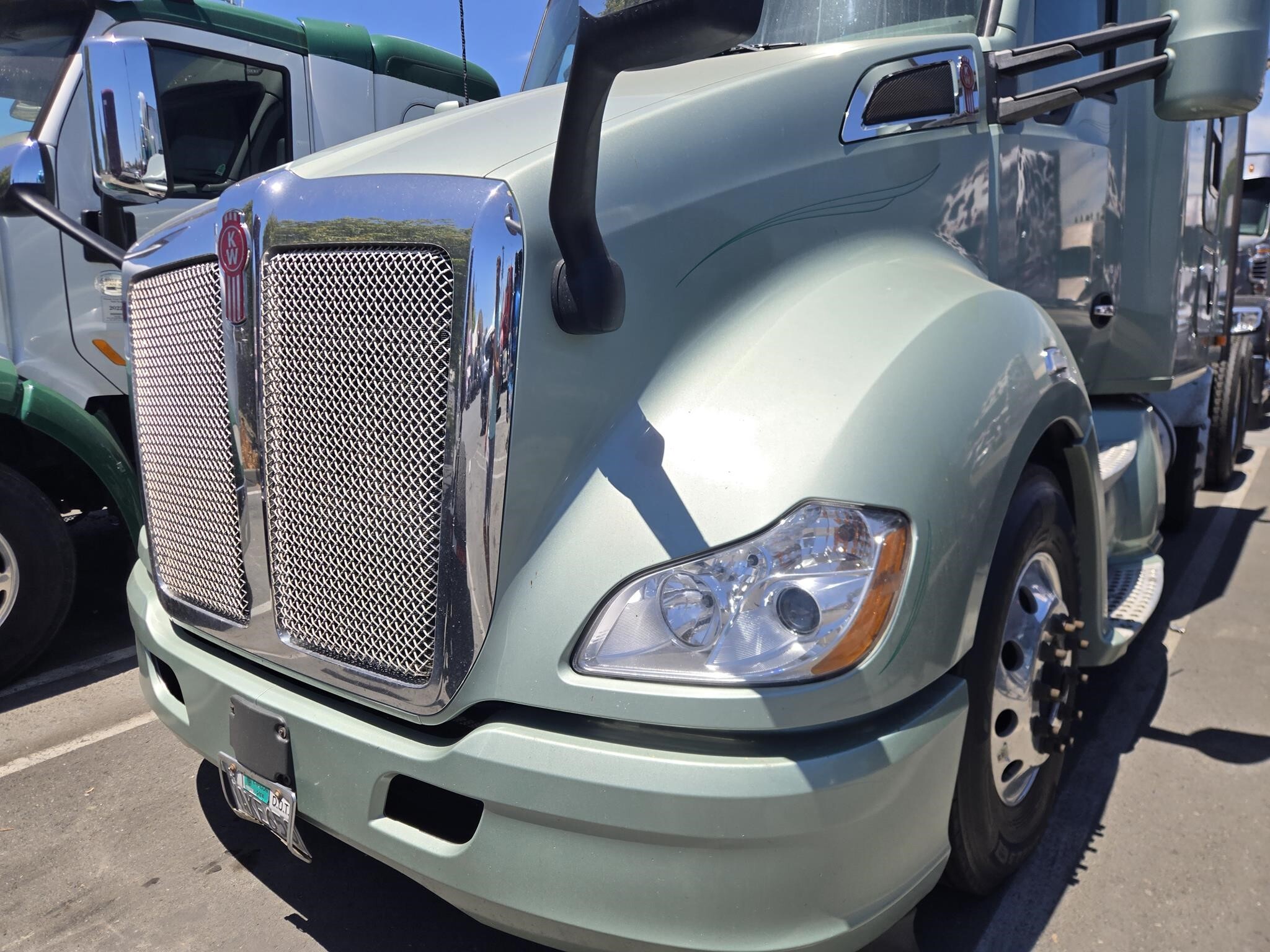 2019 Kenworth T680 Semi Trucks/Trailer