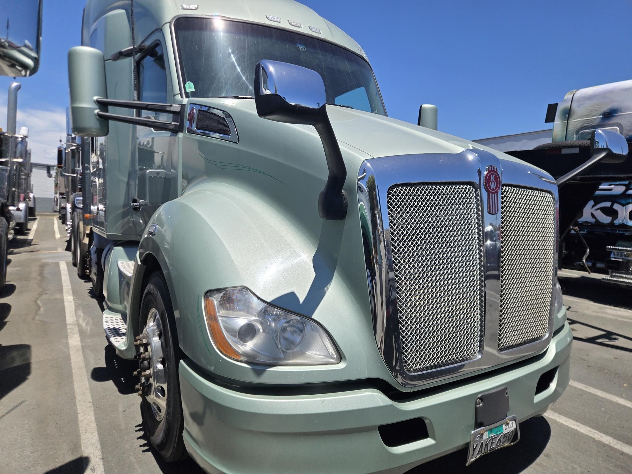 2019 Kenworth T680 Semi Trucks/Trailer