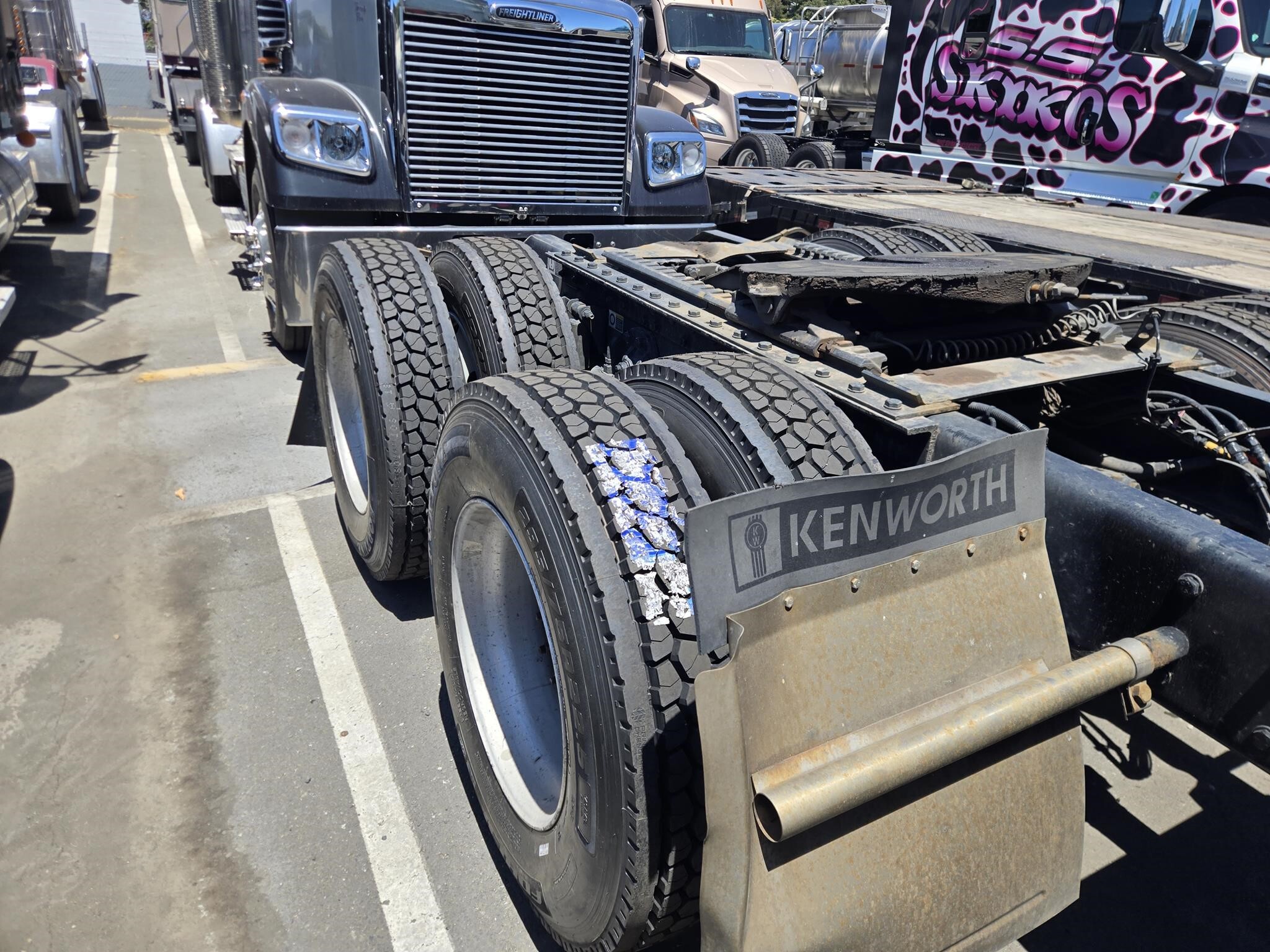 2019 Kenworth T680 Semi Trucks/Trailer
