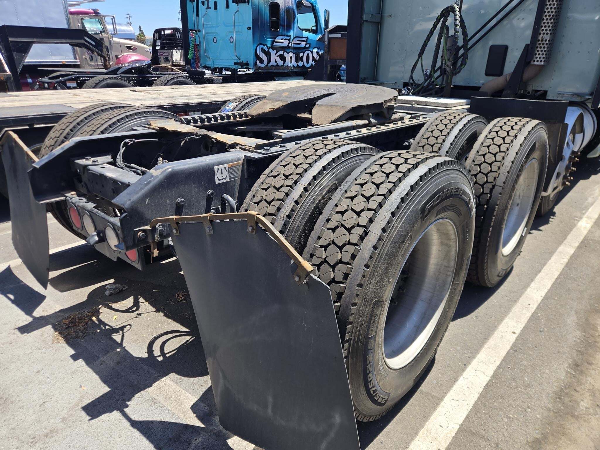 2019 Kenworth T680 Semi Trucks/Trailer